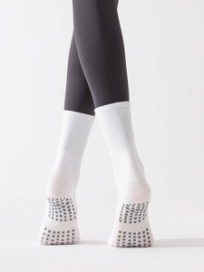 La mejor calidad 100% algodón Athletic Grip calcetines Unisex antideslizante y transpirable logotipo personalizable en blanco negro para deportes de fútbol - Product Image 3