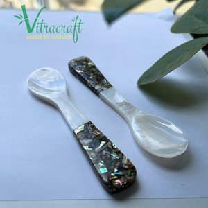 La combinaison parfaite de la résine Mica et de la nacre blanche naturelle Cuillère à caviar faite à la main Sûre lors de l'utilisation Taille 10cm - Product Image 2