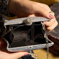 Pochettes de soirée emblématiques et célèbres, design rectangulaire élégant, bouton orné de diamants, pompon, perles et strass, portables, mode toutes saisons