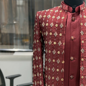 Sherwani de Boda para Hombre, Estilo Indo Occidental, Chaqueta Larga Bordada – Traje de Novio Color Granate Premium / Sherwani de Diseño Étnico para Boda - Product Image 2