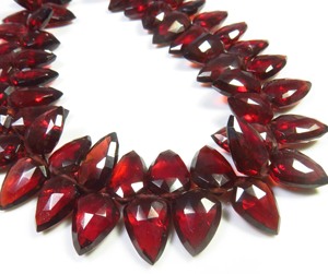 Haute qualité 9 brins 10.5-13mm gemmes de grenat africain naturel Mozambique perles à facettes fantaisie bouclier perles 100% grenat naturel - Product Image 2