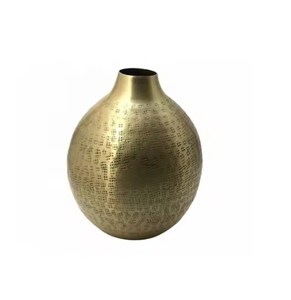 Vase à fleurs en métal fait à la main au design moderne pour les fêtes de mariage Vases décoratifs en métal en laiton à forte demande Vente à chaud - Product Image 6