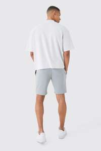Vente en gros de shorts imprimés boxy surdimensionnés pour hommes shorts à tenue décontractée contrastée respirants fabriqués au Pakistan - Product Image 3