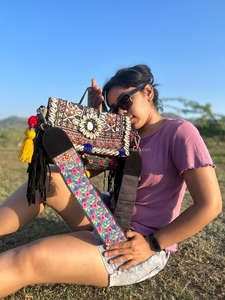 Nueva llegada Real hecho a mano Rajasthani mujeres Tribal multicolor tela de algodón Boho Hippie gamuza cuero flecos borla Banjara bolsas - Product Image 3