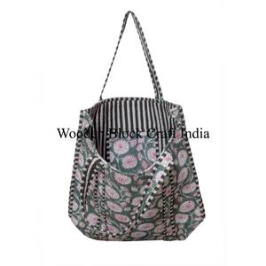 Sac fourre-tout en coton matelassé à imprimé floral fait à la main en Inde pour femmes, grand sac écologique pour la plage, les fêtes et les courses - Product Image 3