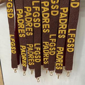 Sangle de sac brodée à la main avec des perles de graines festives, motif de Noël, broderie perlée, sangle de sac artisanale - Product Image 5