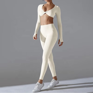 Soutien-gorge de sport torsadé à manches longues et motif solide pour femmes, leggings de yoga, ensembles de fitness d'entraînement 2 pièces - Product Image 1