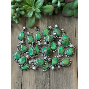 Pendentif en argent sterling avec turquoise verte Mohave du sud-ouest, serti clos, cadeau - Product Image 1