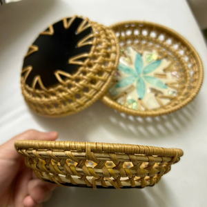 Bandeja de mimbre tejida a mano fácil de llevar para decoración del hogar de estilo floral clásico de alta calidad con nácar producida en masa en Vietnam - Product Image 1