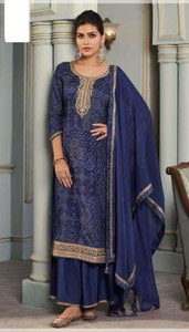 New & Hit Trendy Glamour LOOK Viscose Soie Broderie Col Rond Manches 3/4 Motif Genou Longueur Kurti & Plazzo Avec Ensemble Dupatta - Product Image 5