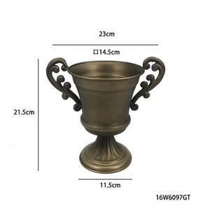 Vase Simple noir avec détails en or parfait pour bureau d'étude de chambre salon salon et cadeau créatif ou utilisation décorative - Product Image 3