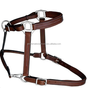 Licou de cheval en cuir véritable fait à la main de haute qualité avec coutures fantaisie et rembourrage doux de vache quincaillerie en laiton réglable - Product Image 1