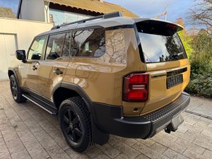 รถกระบะแลนด์ครุยส์ 4x4 รุ่นปี 2024 รุ่น Executive เครื่องยนต์ดีเซล พวงมาลัยซ้าย ภายในสีเข้ม เกียร์อัตโนมัติ เบาะหนัง หลังคาซันรูฟ - Product Image 1