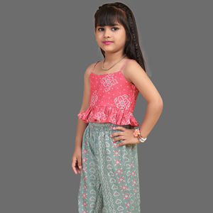 Ensemble Shoryam Fashion pour filles, haut court rose Bandhani et sharara gris - Vêtements ethniques pour enfants, style indo-occidental, fête, mariage, toutes saisons, 2 pièces - Product Image 1