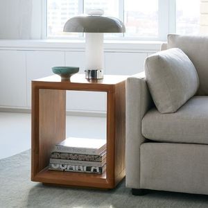 Table d'appoint élégante en bois dur avec finition brillante, idéale comme table d'appoint décorative dans les espaces de vie sophistiqués - Product Image 5