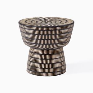 Table d'appoint en incrustation d'os de designer, fabriquée avec des matériaux de qualité supérieure pour un style d'intérieur exclusif et des solutions de décoration intérieure haut de gamme - Product Image 2
