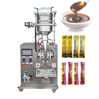 Machine de remplissage automatique pour sachets de ketchup 30g et liquides de salade 15g, pour l'emballage de sachets type oreiller en matériaux plastiques/papiers