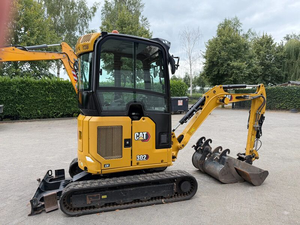 Miniexcavadora CAT 302CR modelo estándar de 2 toneladas con motor, caja de cambios y bomba de engranajes esenciales. - Product Image 2