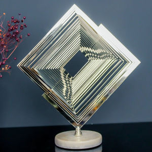 Sculpture moderne en acier inoxydable de forme unique avec base en marbre poli brillant, design géométrique, luxe pour la maison - Product Image 4