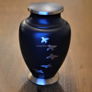 Urna Funeraria Moderna de Latón Azul Medianoche para Cenizas Humanas, Hecha a Mano, Ecológica, Duradera, Portátil, Personalizable, de Gran Capacidad - Product Image 3