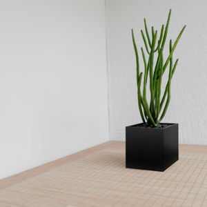 Jardinière carrée moderne en acier galvanisé noir de 20 pouces, pour l'intérieur et l'extérieur, écologique, pour la maison et le jardin - Product Image 4