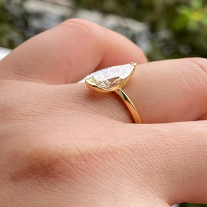 Anillo Solitario de Diamante Cultivado en Laboratorio de 3 Quilates con Certificado IGI, Oro Amarillo de 14K, Corte Pera, Regalo de Lujo para Compromiso o Boda para Mujer - Product Image 3
