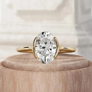 Bague en diamant de laboratoire ovale de 2 carats Ensemble de demi-lunette Bague de fiançailles Bague solitaire en diamant taille ovale Cathédrale - Product Image 2