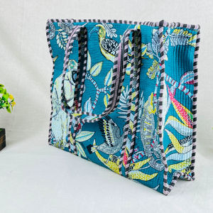 Estilo con Nuestra Bolsa Tote Premium, Duradera, Espaciosa y Perfecta para las Aventuras Diarias con Elegancia y Resistencia - Product Image 1