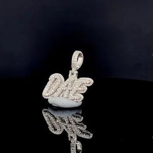 Pendentif Croix Personnalisé en Argent 925 Style Hip Hop, Design Tendance Streetwear Sertie de Diamants Moissanite, Breloques Personnalisées - Product Image 1