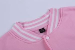 Veste universitaire à manches longues pour femmes, personnalisée de haute qualité, polaire Letterman avec remplissage en coton, toile imprimée, prix bon marché - Product Image 4