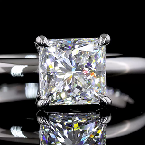Exclusivo Anillo de Compromiso Solitario con Moissanita de 1.50 Quilates, Oro de 14k, Corte Princesa, Joyería Nupcial Elegante, Clásico con Engaste de Puntas - Product Image 1
