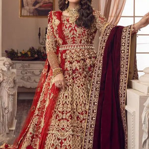 ชุดคลุมยาวถึงพื้นผ้าไหมปักสีทองสำหรับเจ้าสาวเดบก้าประดับด้วยแก้วคริสตัลคอลเลกชั่น2023 - Product Image 1