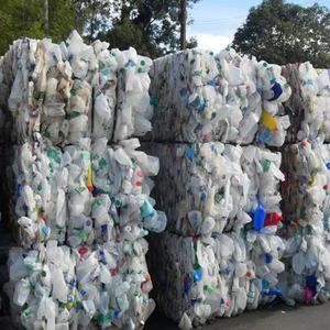 Botellas de leche de HDPE lavadas y limpias en fardos a la venta - Product Image 1