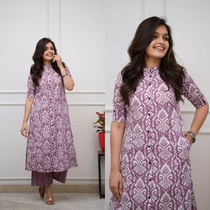 Hermoso conjunto Kurti Palazzo estampado de algodón con elegante estampado pesado perfecto para fiesta informal cómodo atuendo elegante - Product Image 1