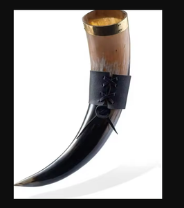 Cuerno de Sal Europeo Tradicional Tallado a Mano con Diseño Animal, Pulido, de Material Orgánico, para Beber y Soplar - Product Image 3