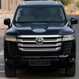 Toyota Land Cruiser GXR modèle 2022, véhicule toutes options, très propre et en parfait état, extérieur noir, SUV automatique. - Product Image 3
