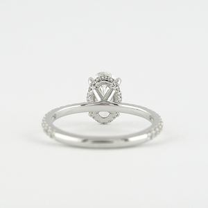 Anillo de diamantes de moissanita de plata 925 con diseño de Halo oculto de corte ovalado - Product Image 4