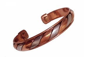 Pareja atractiva que regala pulseras de tres imanes de cobre para joyería de moda diseñada Unisex para regalo de cumpleaños de aniversario - Product Image 5