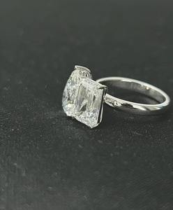 Bague de mariage Toi et Moi en diamant de laboratoire, confectionnée en or massif 14 carats, ornée de deux diamants CVD exquis en taille émeraude et poire - Product Image 4