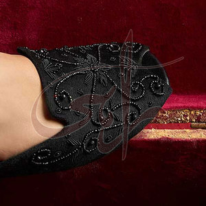 Embrassez l'élégance intemporelle : Khussa classique personnalisable en velours, fait main, tendance mode, imprimé, antidérapant - Product Image 6