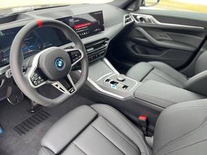 Usado cuidadosamente 2025, I4, M50, 4dr Sedan AWD - Product Image 2