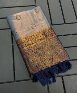 Saree en tissu velours pour femme avec dentelle florale - Product Image 2