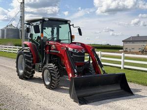 Tracteur agricole d'occasion Massey Ferguson 55 CV 4x4 à transmission par engrenages - Product Image 1