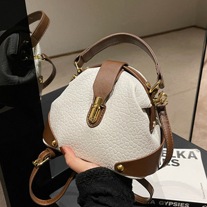 Elegantes bolsos de mano en forma de cúpula de cuero PU con asa superior y correa para el hombro con detalles dorados para mujeres, ideales para uso diario y de viaje. - Product Image 1