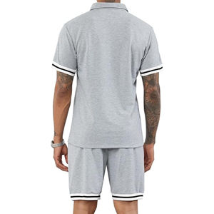 ชุดออกกำลังกายผู้ชายสองชิ้นสำหรับฤดูร้อน เนื้อผ้าสบาย ระบายอากาศได้ดี ผลิตจากผ้าฝ้าย 100% เสื้อยืดแขนสั้น กางเกงขาสั้น มีเชือกผูกเอว เหมาะสำหรับออกกำลังกาย - Product Image 4