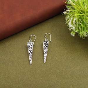 Pendientes Largos de Filigrana Triangular en Oro y Plata, Joyería Bohemia Minimalista Geométrica, Regalo para Ella - Product Image 4