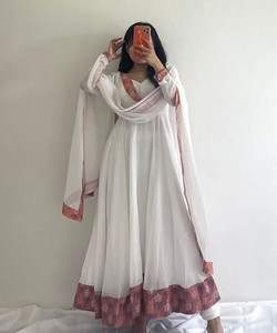 Diseñador indio Lahenga Choli con blusa Diseñador tradicional indio Ropa informal Vestido Rosa colorido Material con Dupatta Bo Alphanumero Shalwar Kameez - Product Image 4