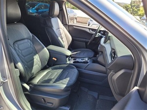 Véhicules d'occasion - Ford Escape Plug-in Hybrid 2023 - Prêt pour une livraison rapide - Product Image 4