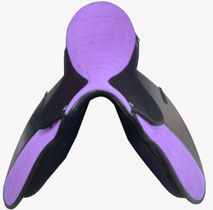 Silla de Montar Inglesa de Cuero Sintético Lavable, con Armazón de Plástico, Accesorios SS Disponibles en Tamaños de 15 a 18 Pulgadas, Colores Personalizados - Product Image 3