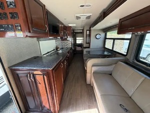 FLEETWOOD RV FLAIR 31A USADO EN BUEN ESTADO, MODELO 2017, LISTO PARA LA VENTA - Product Image 4